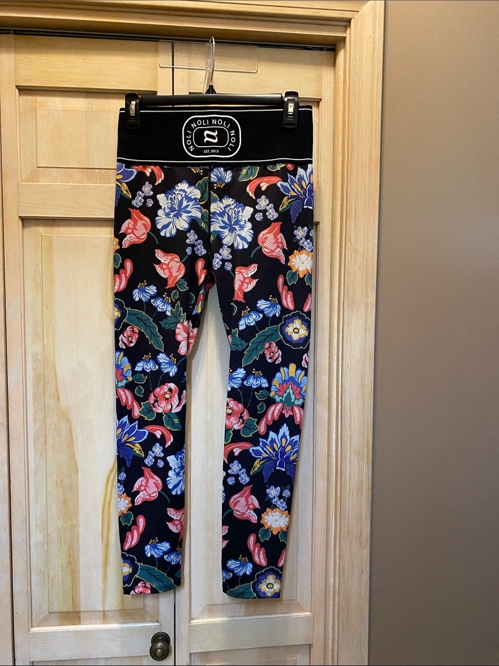 Noli Black Floral Leggings with Multicolor Blooms